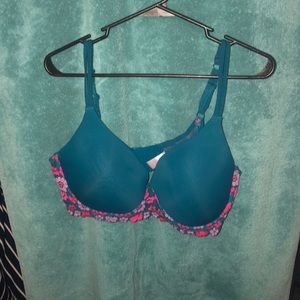 40DD no wire bra.